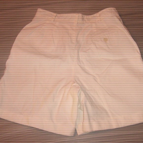 Liz Claiborne Ladies White Shorts $5.00 AS AN ADD ON - Picture 4 of 4